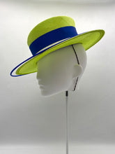 Load image into Gallery viewer, Round she goes