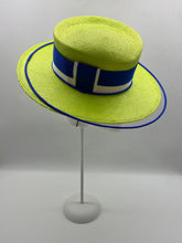 Load image into Gallery viewer, Round she goes