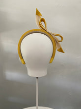 Load image into Gallery viewer, Bow me over - yellow