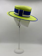 Load image into Gallery viewer, Round she goes