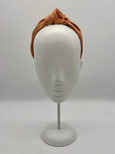 Load image into Gallery viewer, Forget-me-knot - Rose gold